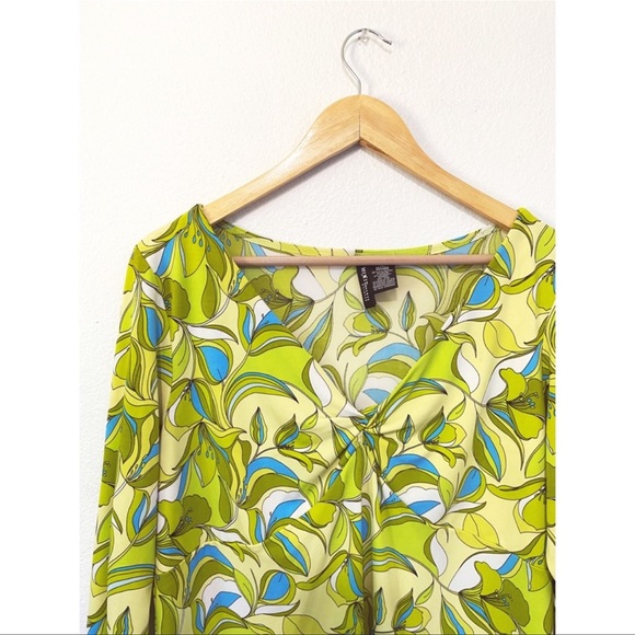 MixIt Geometric Floral V-Neck Blouse 1X - Picture 2 of 3